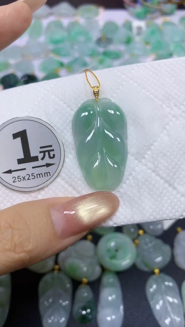颈饰18K金镶嵌翡翠天然翡翠A货