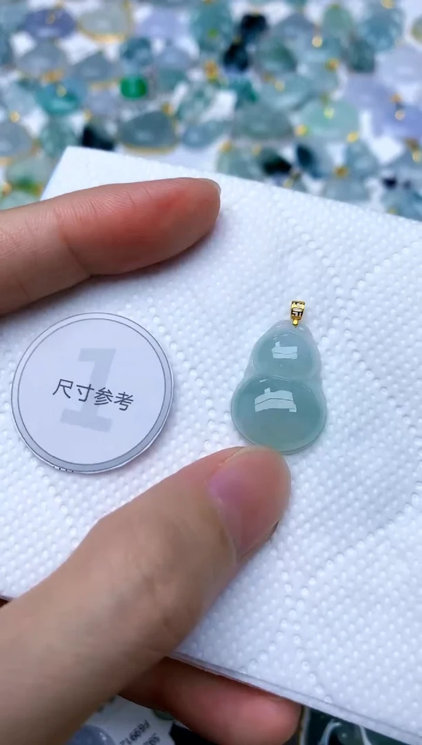 颈饰18K金镶嵌翡翠天然A货翡翠