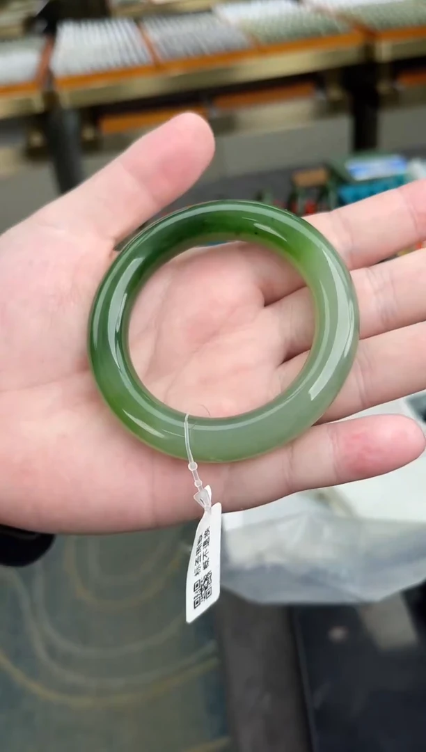 未镶嵌手镯和田玉一个圈口：52-57mm