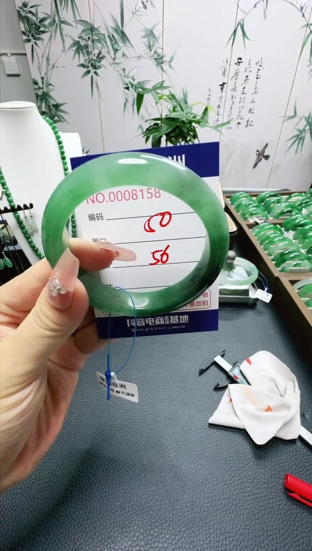 石英质玉（非洲翠）手镯未镶嵌/8158