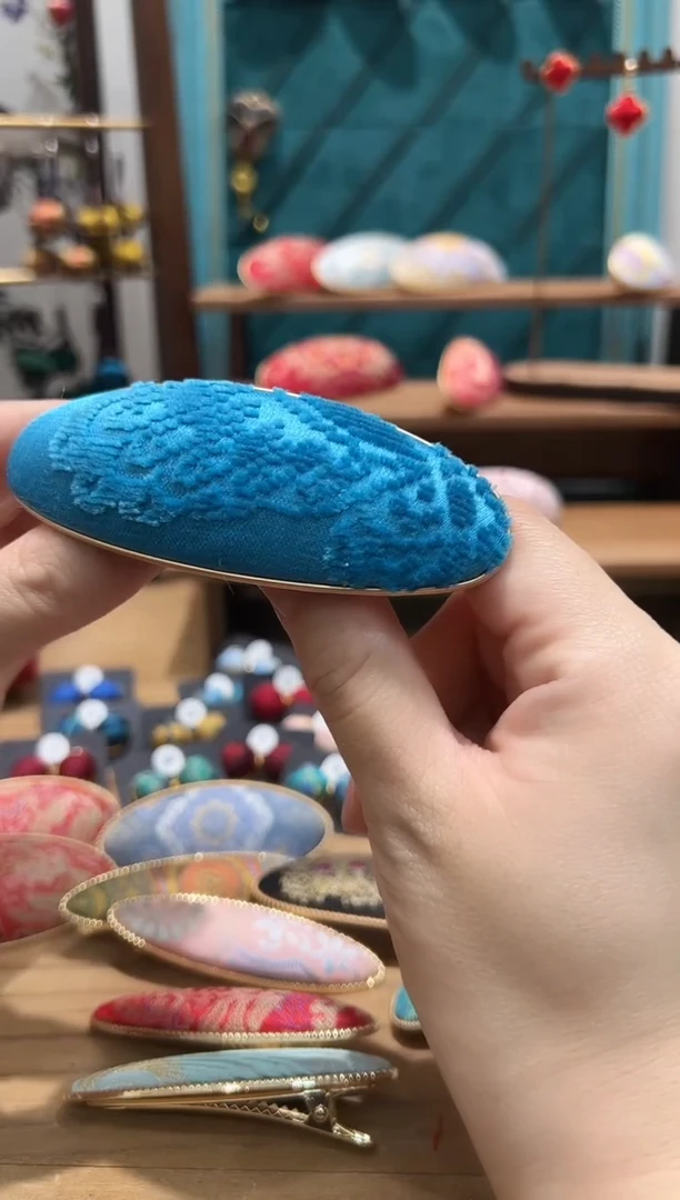 【闪购商品】【一物一拍专车】蓝色漳绒大号弹簧夹