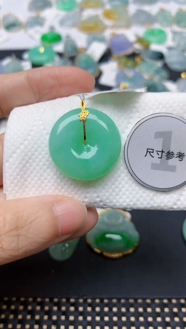 翡翠18K金镶嵌颈饰天然缅甸A货翡翠