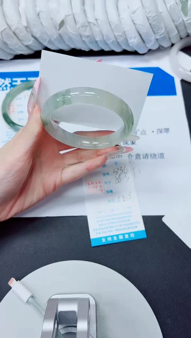石英质玉手镯未镶嵌336/58.3