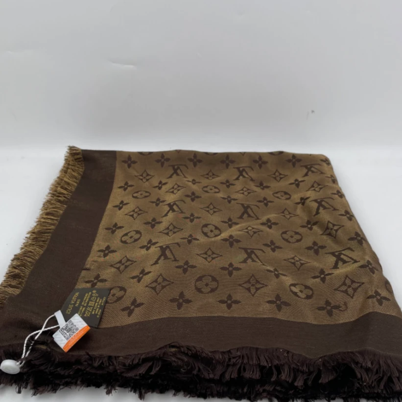 95新 LouisVuitton/路易威登 LV蚕丝丝巾140*140棕色YQ54