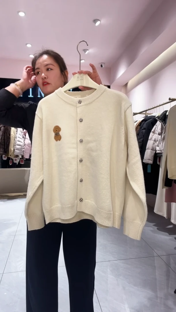 用****08270毛衣开衫