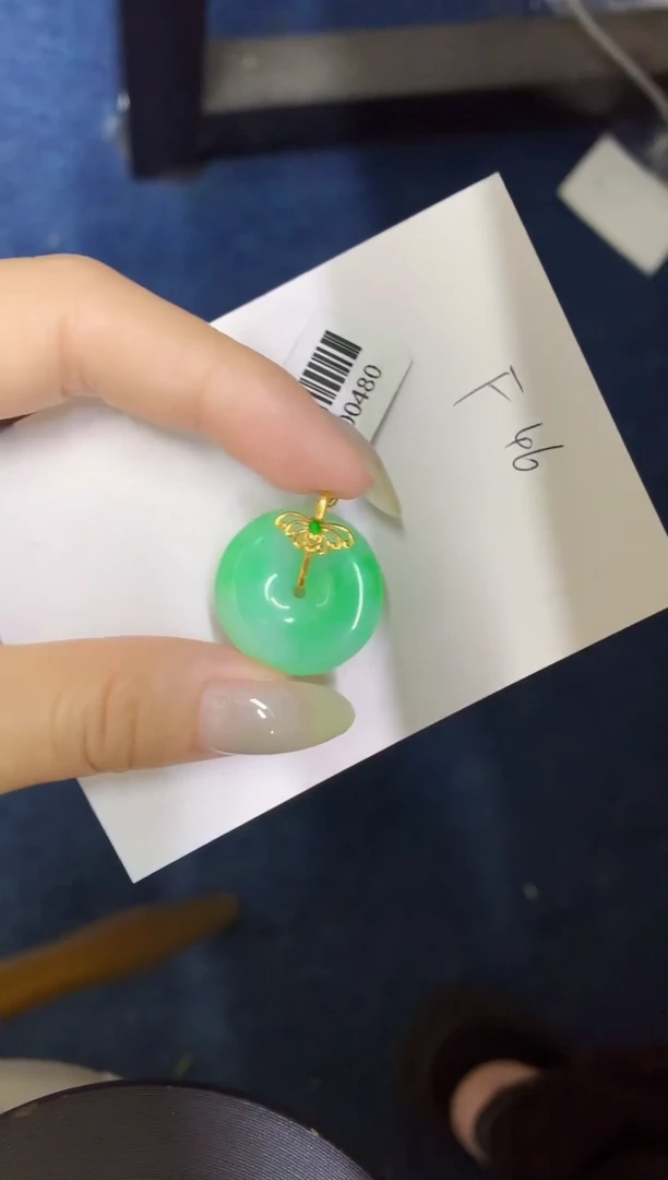 翡翠18K金镶嵌颈饰缅甸天然翡翠A货