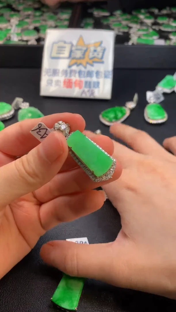 【闪购商品】翡翠颈饰银S925镶嵌翡翠