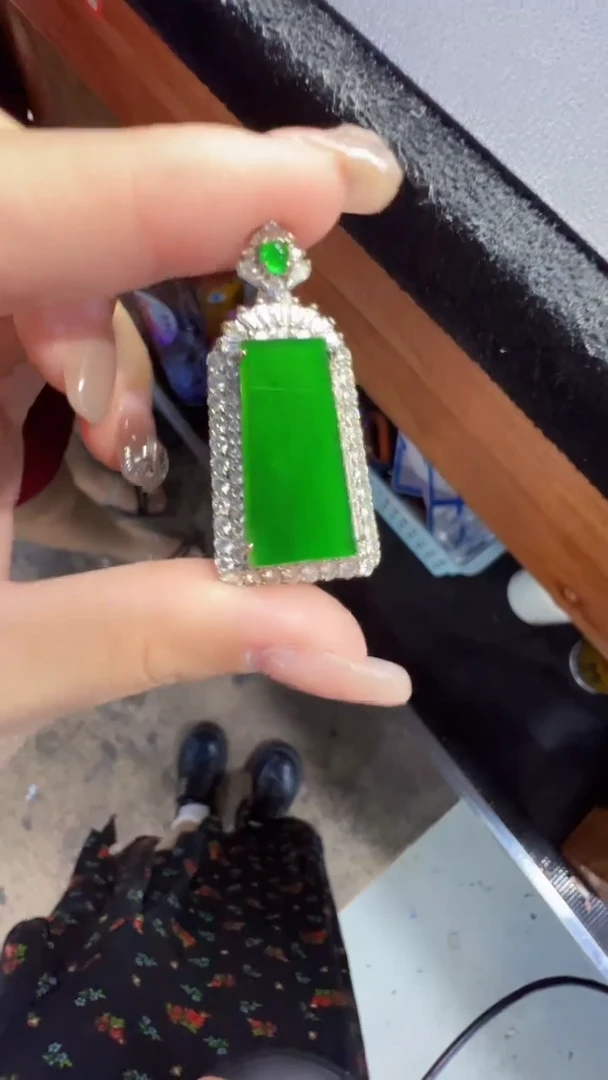 定制翡翠未镶嵌翡翠A货有轻微色差属于正常现象无事牌多样性发货1