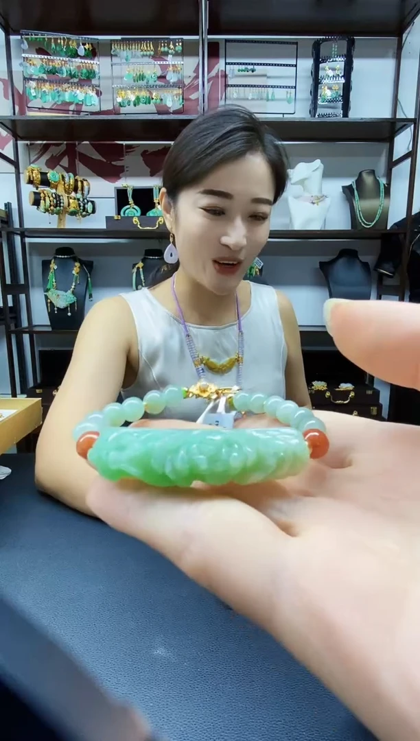 颈饰未镶嵌翡翠手串