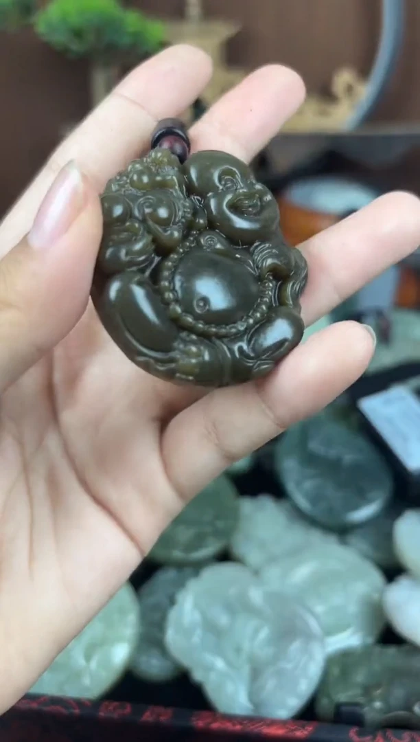 和田玉未镶嵌颈饰1