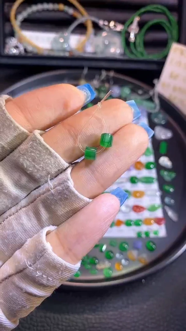 翡翠挂件未镶嵌珠子