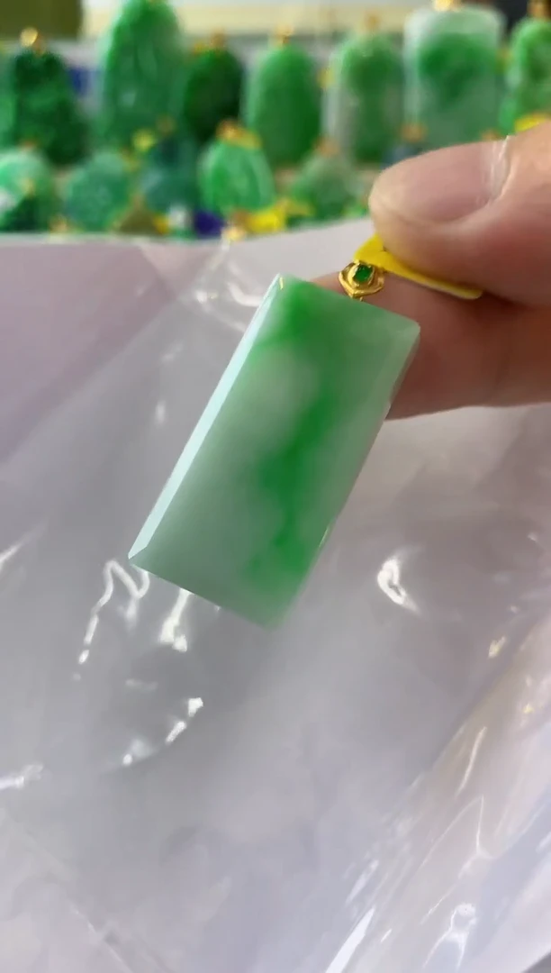 翡翠18K金镶嵌吊坠(不含链)挂件