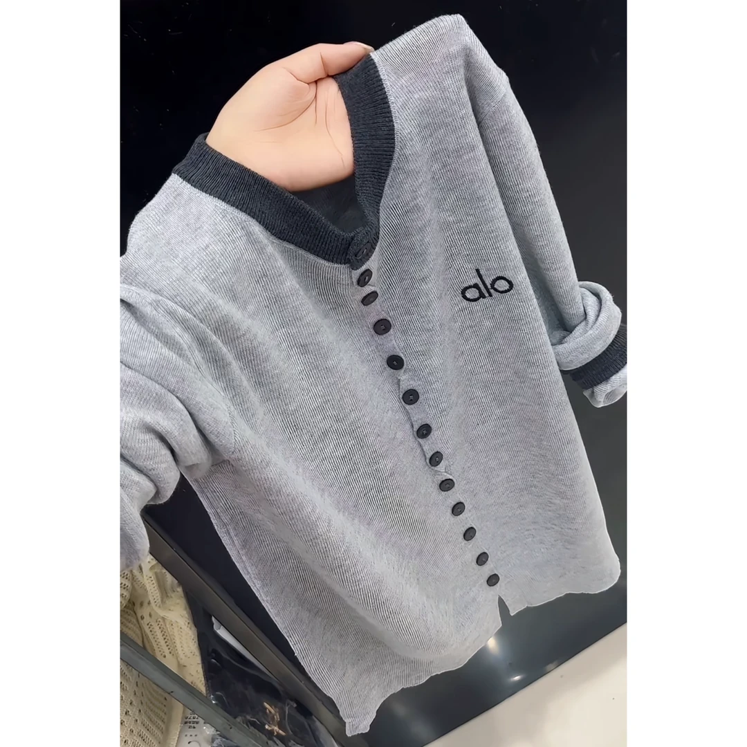 今年流行穿搭2025早秋新款温柔风显瘦毛针织衫单排扣减龄长袖上衣