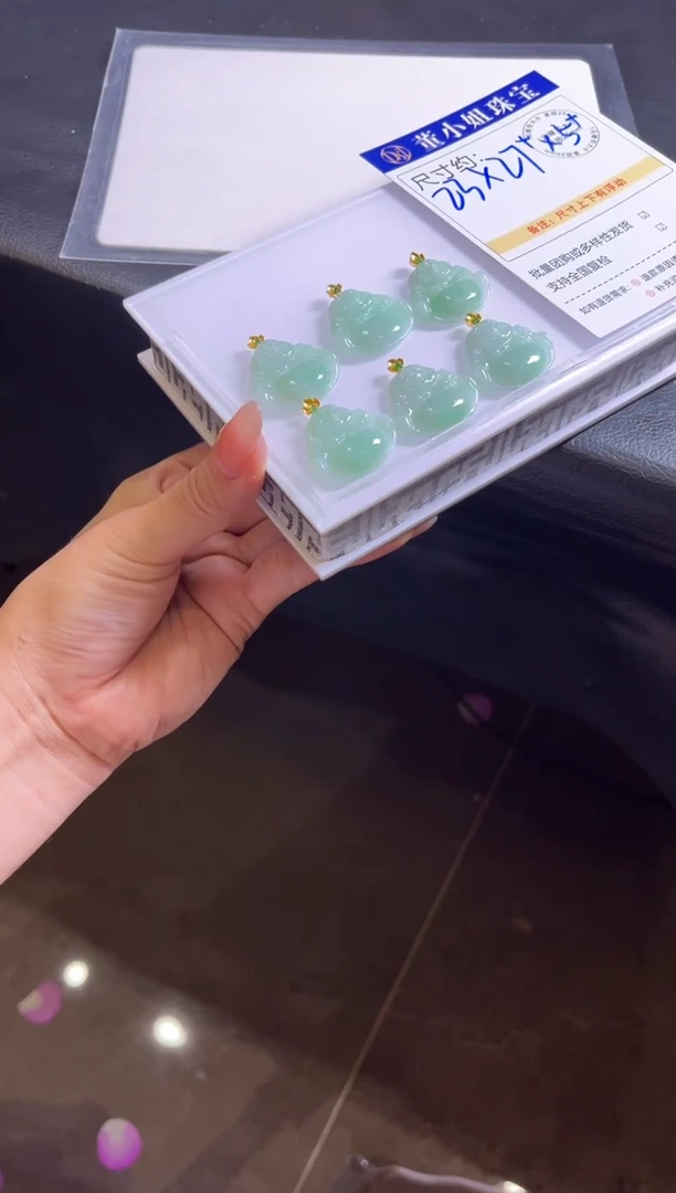 颈饰18K金镶嵌翡翠V167 多样性发一件/配绳子