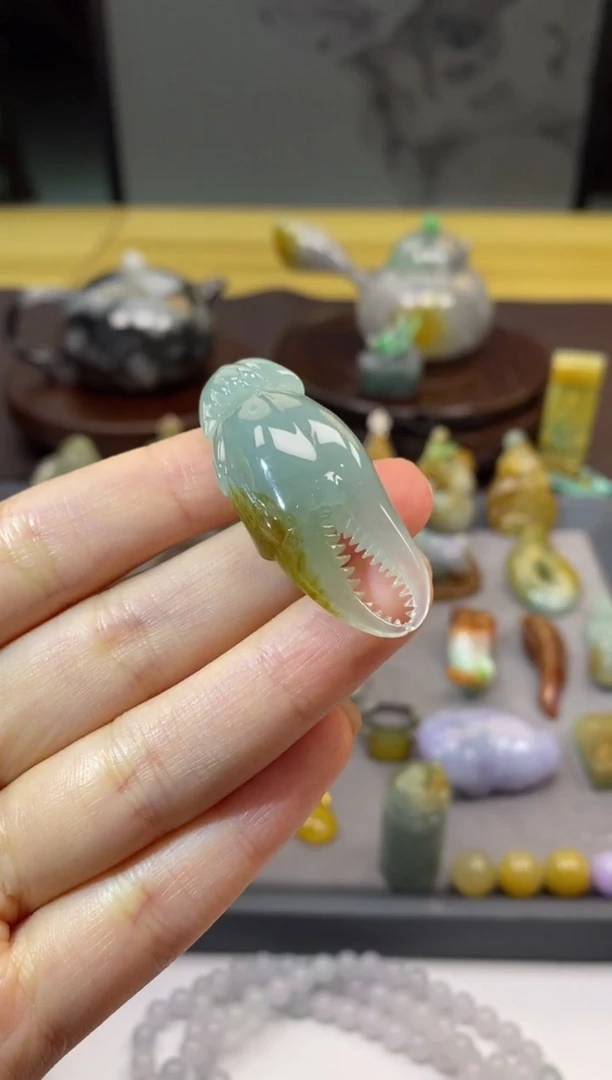 翡翠挂件未镶嵌翡翠蟹钳