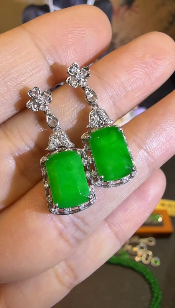 【闪购商品】翡翠耳饰18K金镶嵌高冰正阳满绿无事牌耳坠