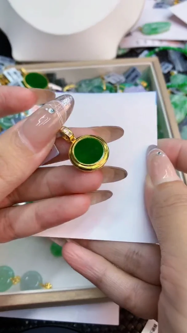 颈饰未镶嵌翡翠1