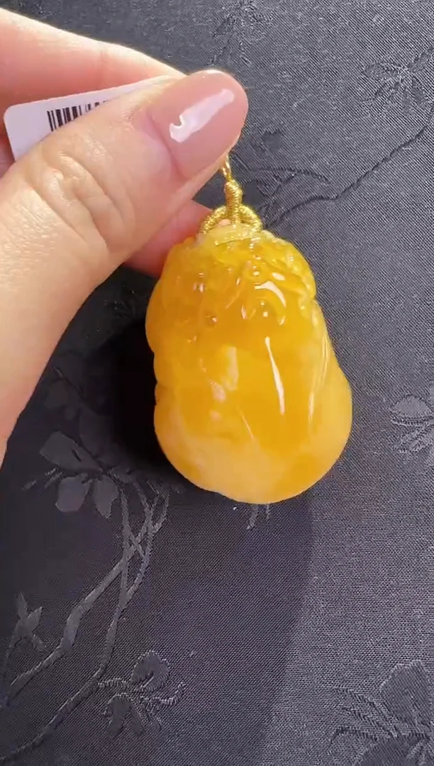 蜜蜡颈饰18K金镶嵌貔貅43*30.8*25mm