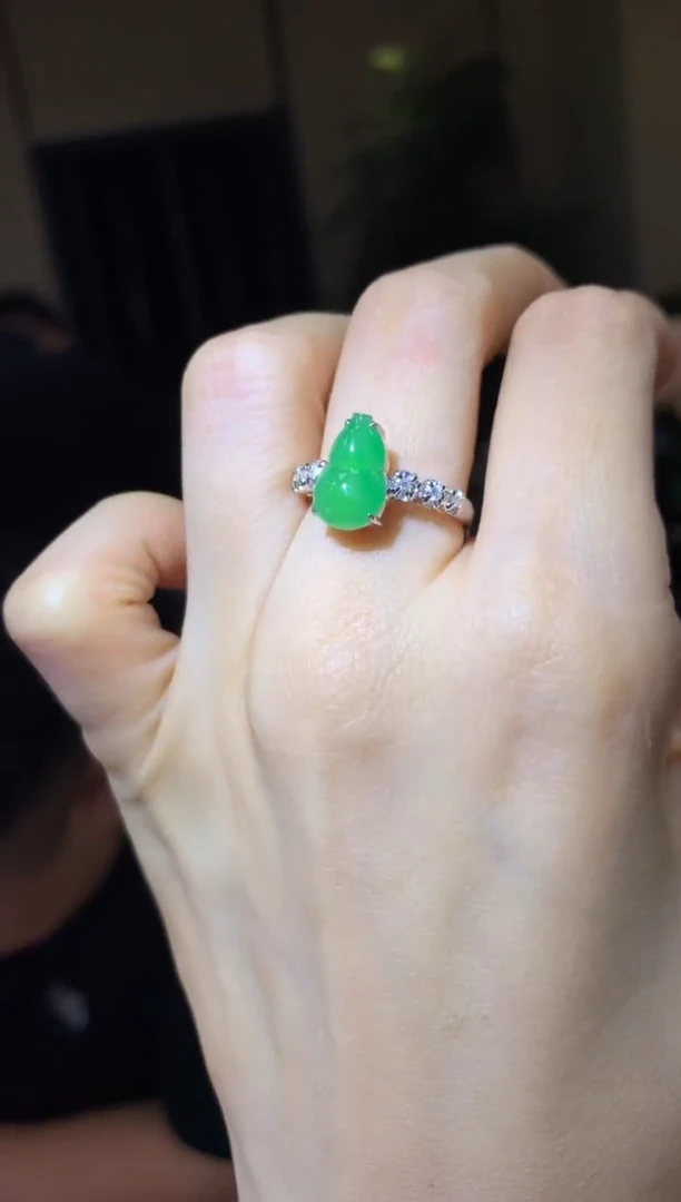 18K金镶嵌戒指翡翠|不退不换1