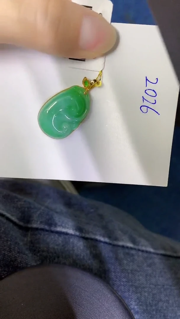 颈饰18K金镶嵌翡翠缅甸天然翡翠A货