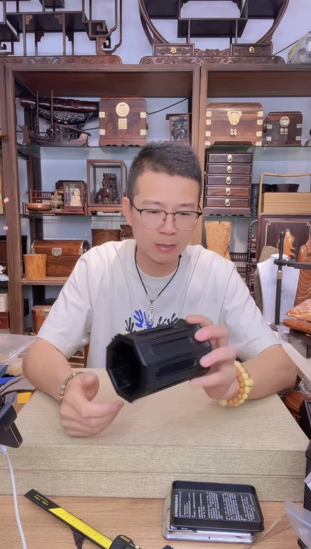 乌木类书架801紫光檀八角雕刻笔筒  瑕疵