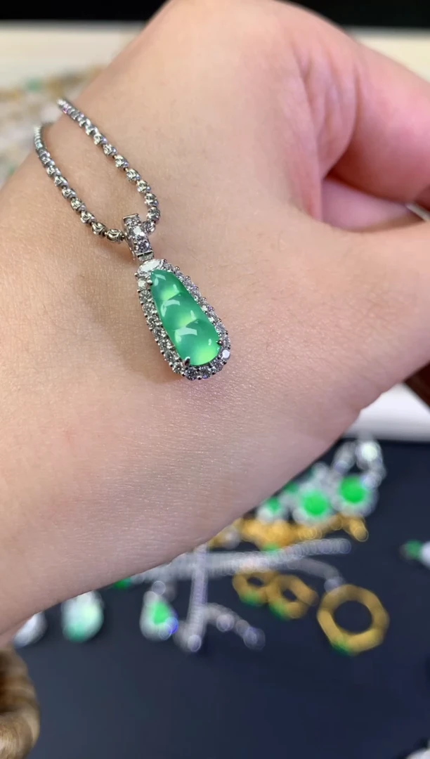 翡翠18K金镶嵌吊坠(不含链)Z435|6800