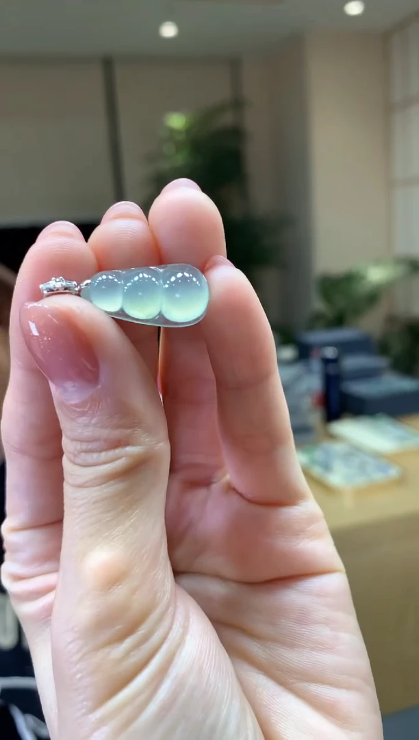 颈饰18K金镶嵌翡翠|不退不换