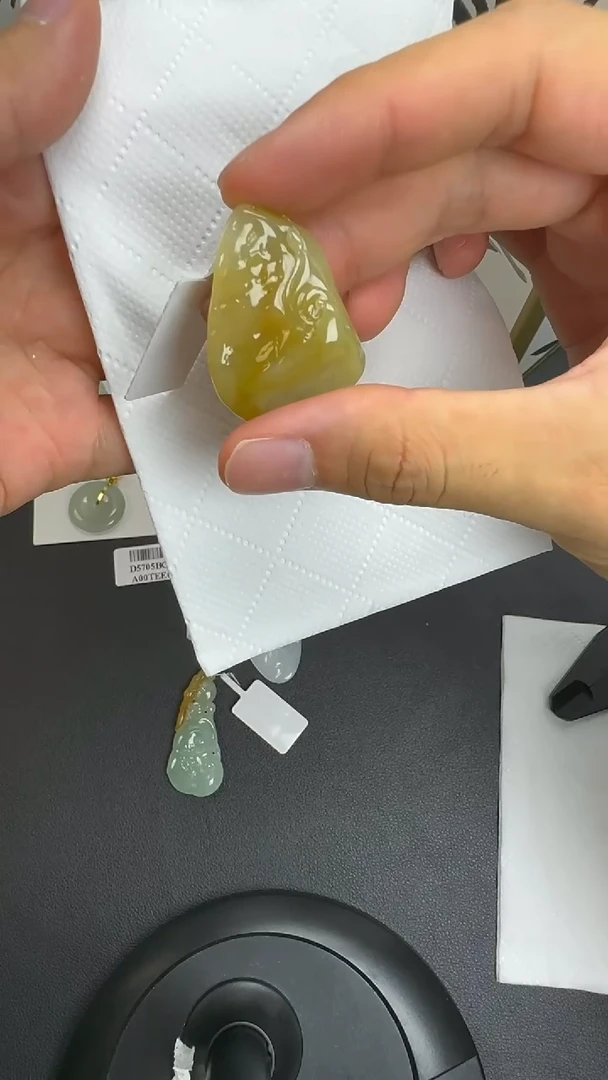 翡翠未镶嵌颈饰DSD0808082