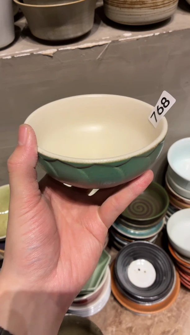 瓷片M**?768微瑕外绿内白小碗1个