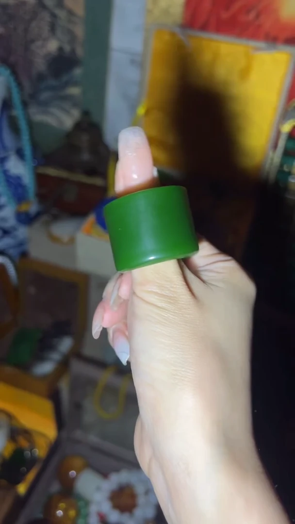 未镶嵌戒圈和田玉（碧玉）闪购高端商品链接