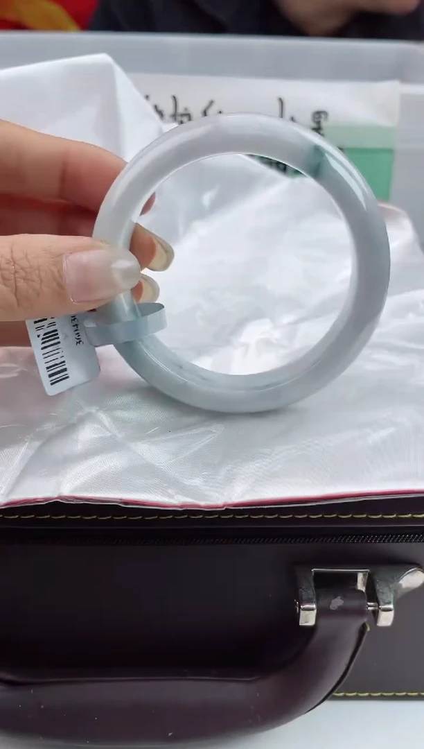 【闪购商品】翡翠手镯未镶嵌翡翠手镯（微瑕）3