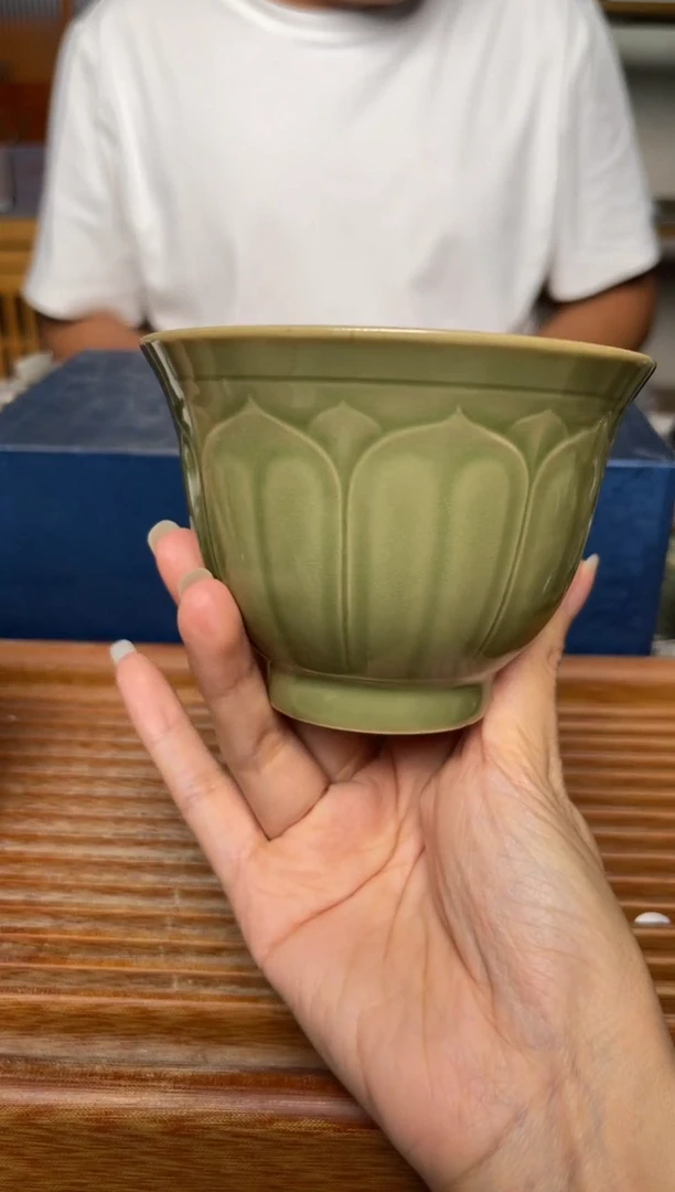 其他橄榄绿莲瓣大主人杯 微瑕