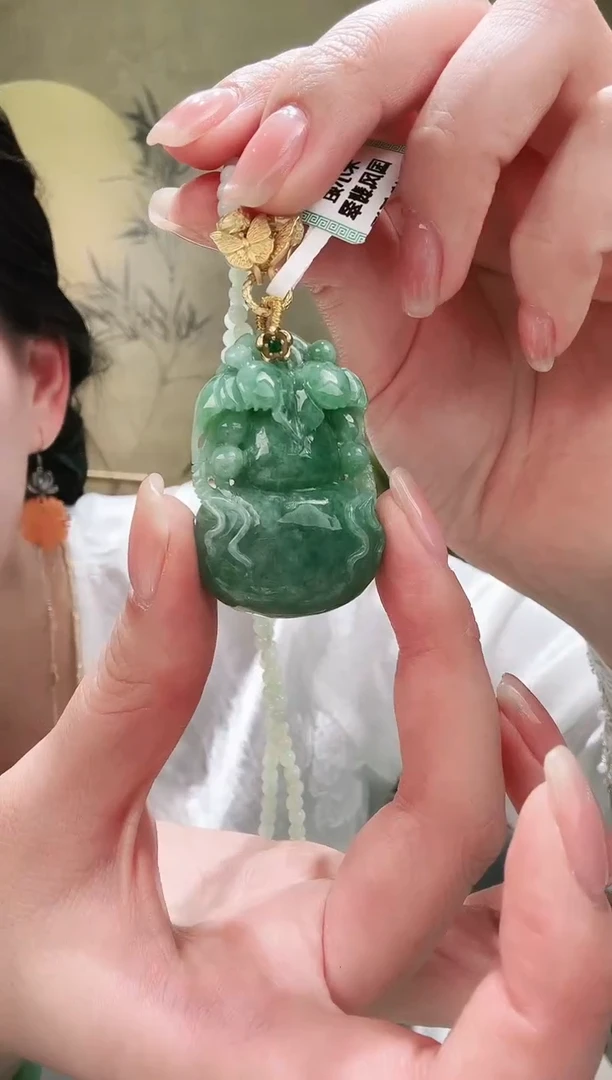 颈饰未镶嵌翡翠吊坠