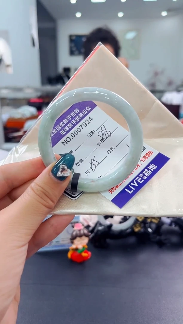 翡翠手镯未镶嵌天然缅甸A货翡翠