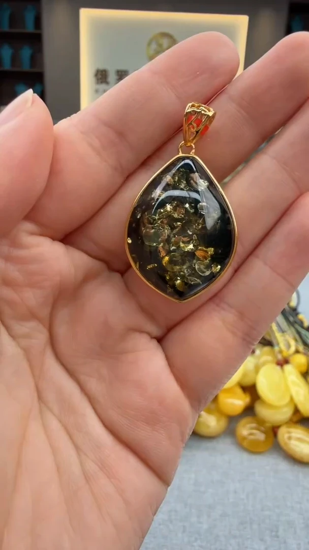 琥珀颈饰未镶嵌32秒拍号 假一罚三