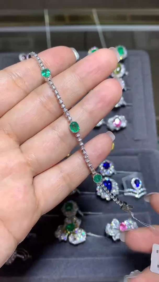 18K金镶嵌手链祖母绿2.2CT