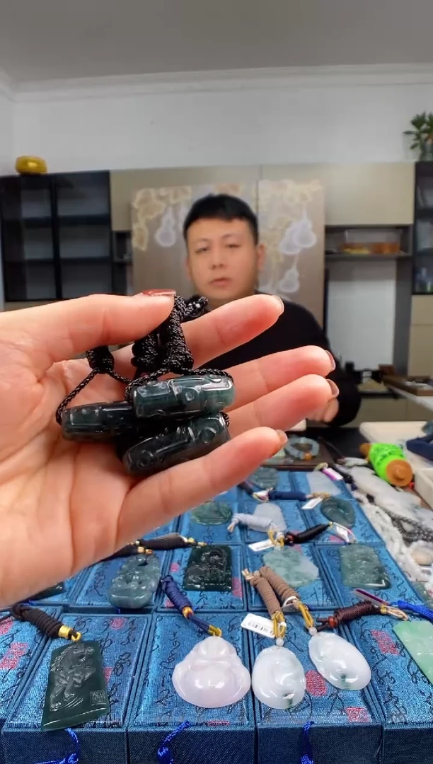 颈饰未镶嵌翡翠多样性发其一