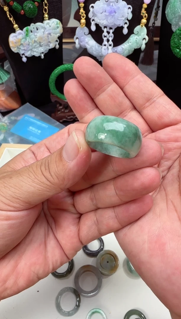 颈饰未镶嵌翡翠扳指20.6