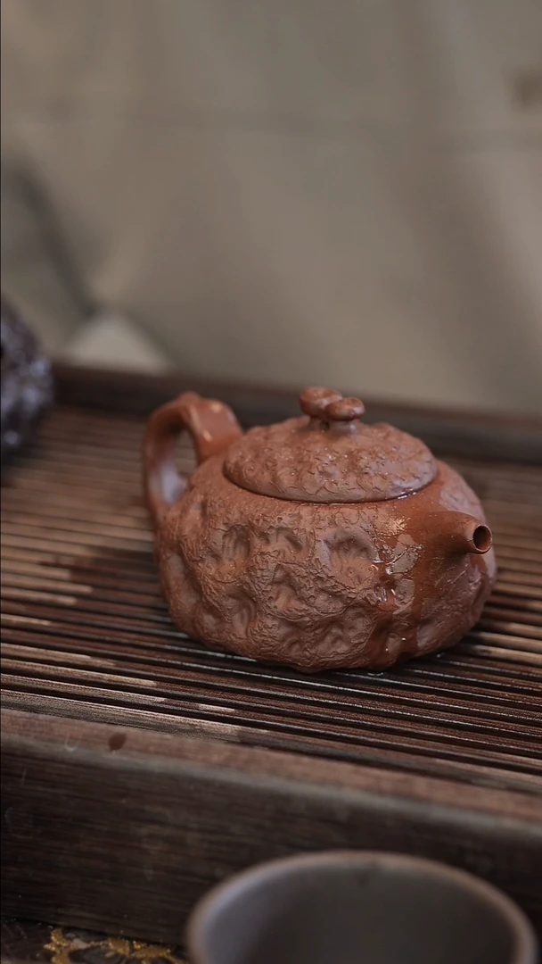 茶壶紫砂供春 变色龙 170cc
