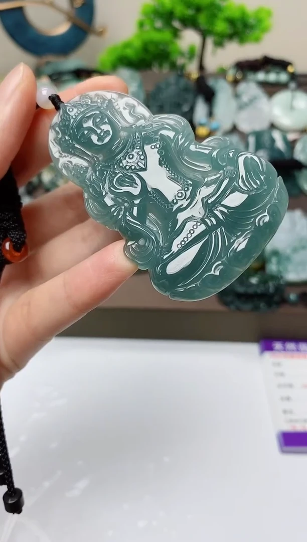 翡翠未镶嵌颈饰