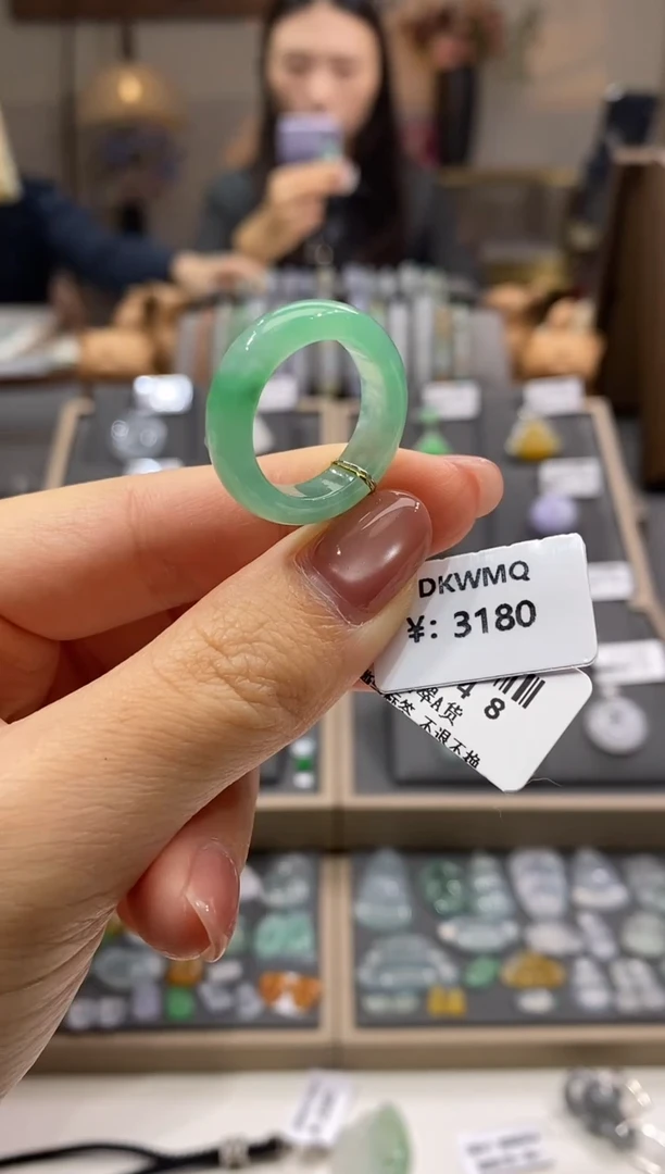 颈饰未镶嵌翡翠戒圈