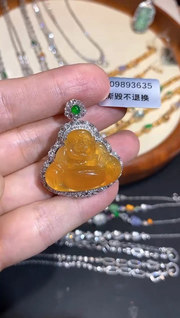 颈饰18K金镶嵌翡翠吊坠