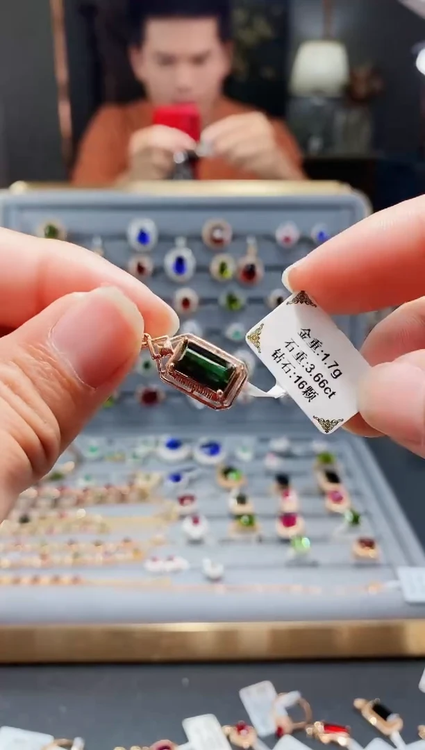 【闪购商品】碧玺颈饰18K金镶嵌3.66.