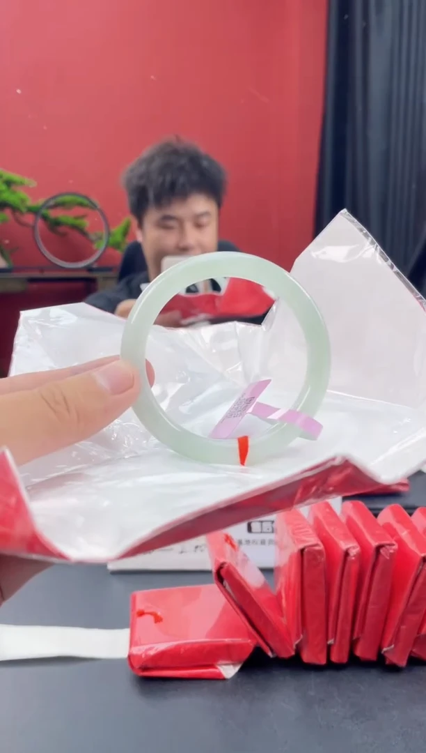 未镶嵌手镯翡翠7