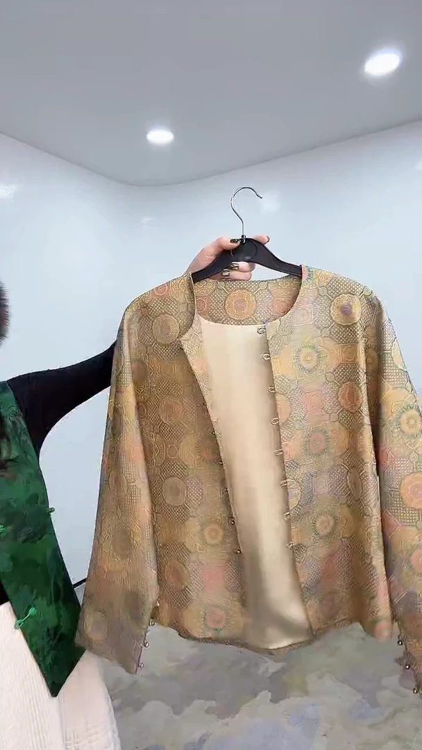 YEVACHAO女士时尚搭配新中式外套