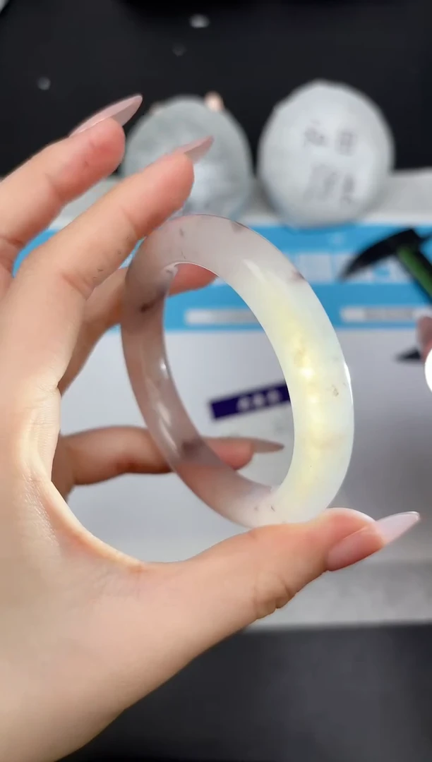 【闪购商品】石英质玉手镯未镶嵌89-56.7