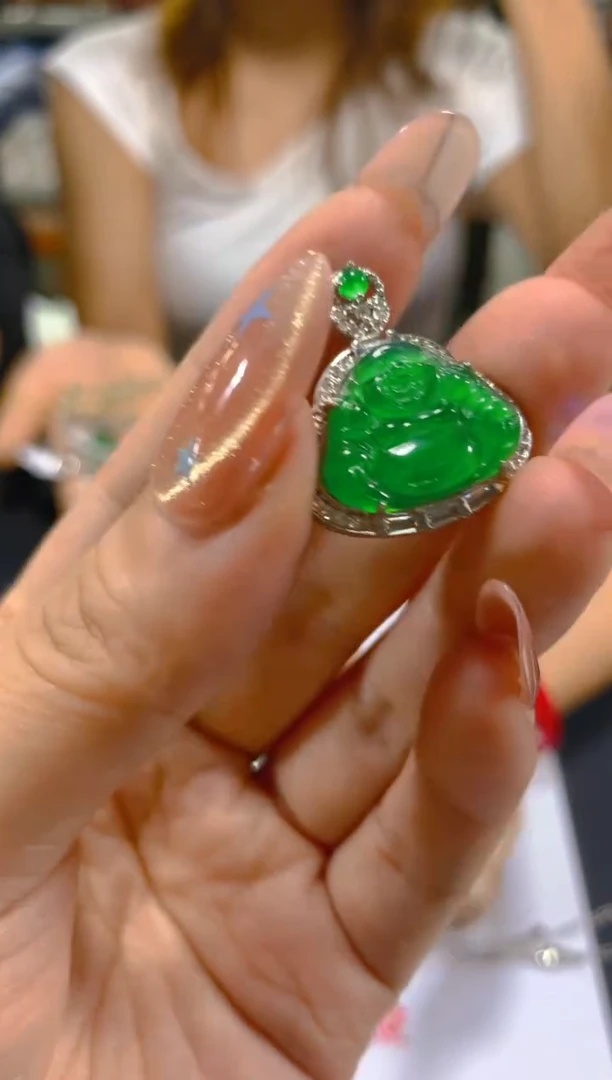 翡翠未镶嵌颈饰多样性发一