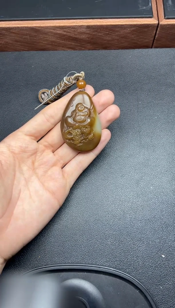 吊坠(赠链)未镶嵌和田玉若羌微色差吊坠