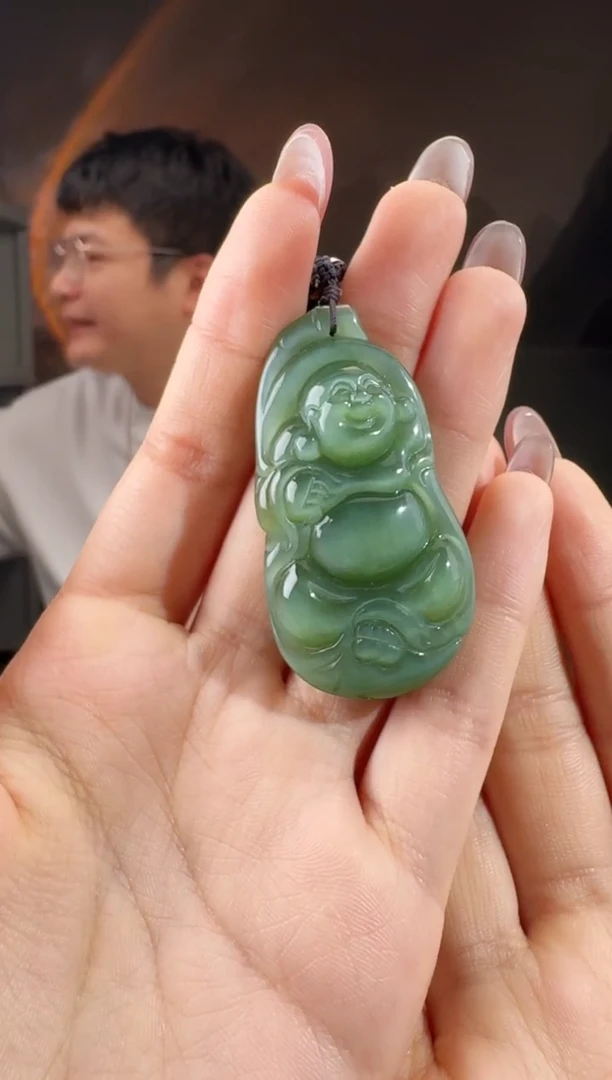 颈饰未镶嵌和田玉佛牌