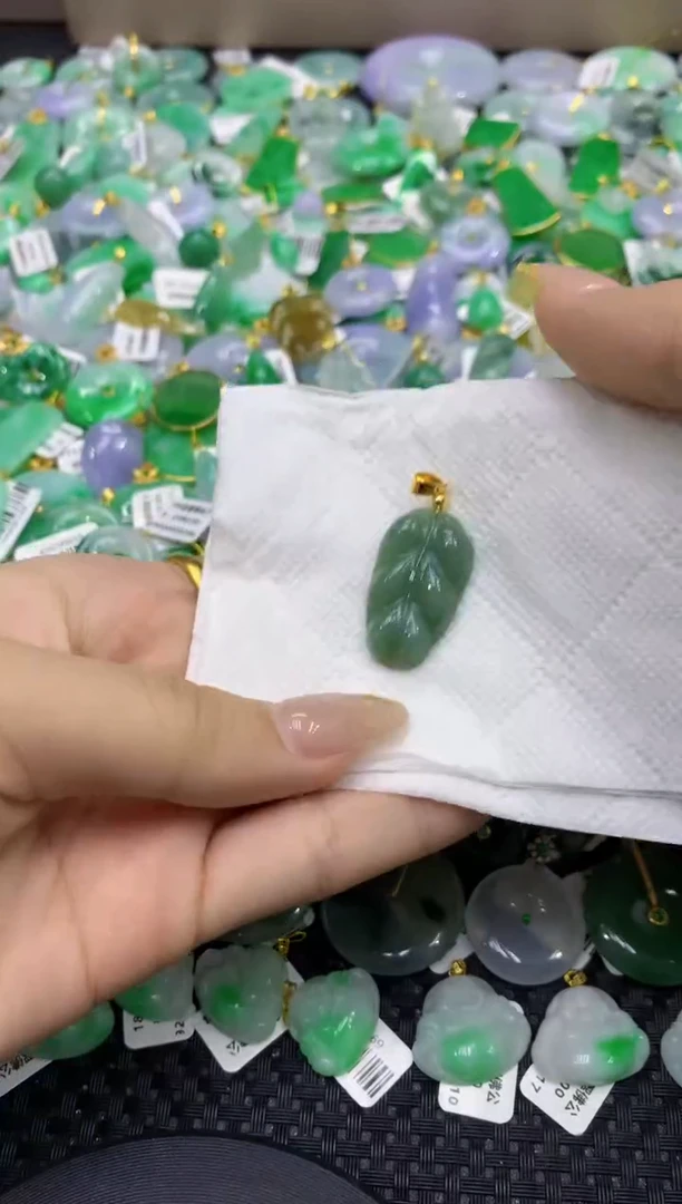 颈饰未镶嵌翡翠天然缅甸翡翠A货